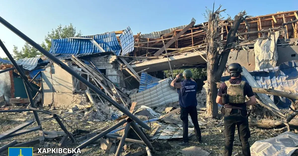 Харківська обласна прокуратура показала наслідки обстрілу Борової. Фото: Харківська обласна прокуратура Наслідки одного з останніх обстрілів Борової.