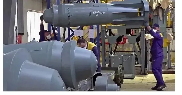 ФАБ-1500 здатна викликати великі руйнування. Фото з відкритих джерел. ФАБ-1500 здатна викликати великі руйнування.