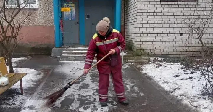 Комунальні служби взялись наводити лад у селищі