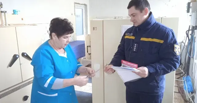 Інспектори Ізюмського районного управління ГУ ДСНС України в Харківській області проводять профілактичні бесіди та інструктажі Інспектори Ізюмського районного управління ГУ ДСНС України
