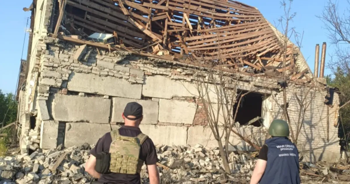 Наслідки одного з останніх обстрілів села Богуславка. Фото: ГУ НАцполіції в Харківській області. Наслідки одного з останніх обстрілів села Богуславка Борівської громади