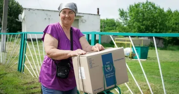 Світлина — з сайту БФ "АДРА" Завтра — другий день видачі гуманітарної допомоги Благодійного фонду «АДРА» мешканцям Борової на порталі Gromada Group