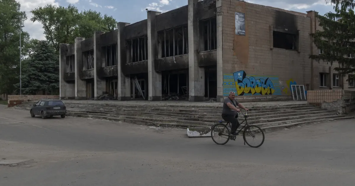 Знищений будинок культури у Боровій. Фото: АрміяInform Знищений будинок культури у Боровій